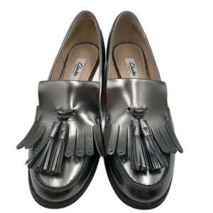 Clarks Women's Narrative Silver Metallic Moccasin Fringe Loafers Slip On Size 8